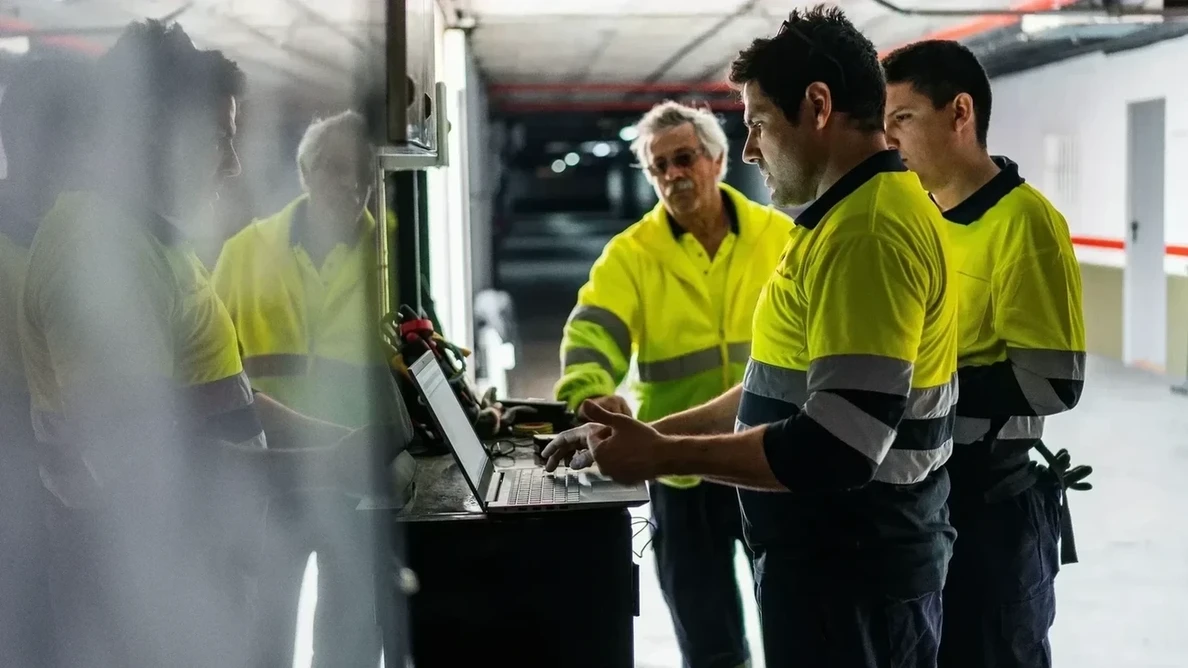 威胁行为者瞄准承包商软件